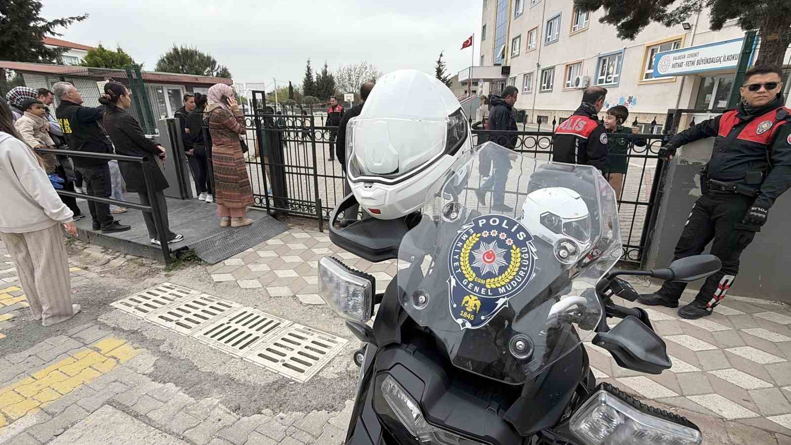 Okullarda huzurun ve güvenliğin sağlanması için ekipler görev başında
