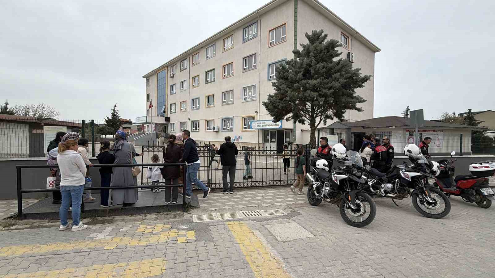 Okullarda huzurun ve güvenliğin sağlanması için ekipler görev başında
