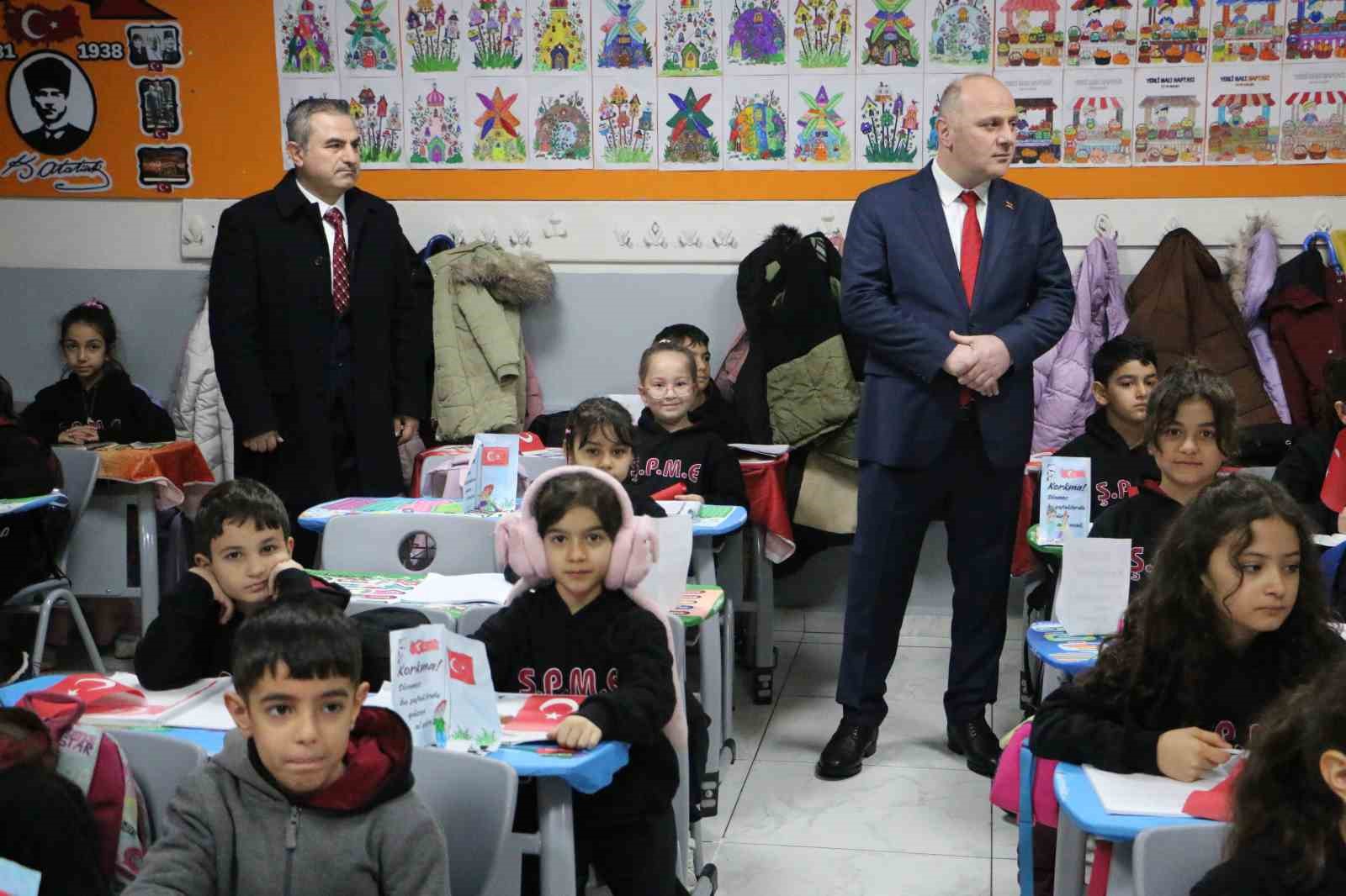 Okullarda ikinci dönem ’bayrak’ temasıyla başladı
