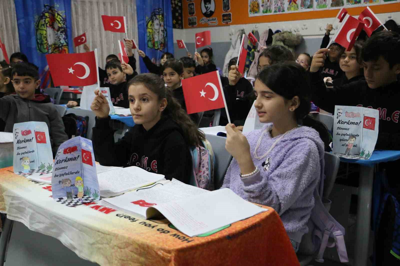 Okullarda ikinci dönem ’bayrak’ temasıyla başladı
