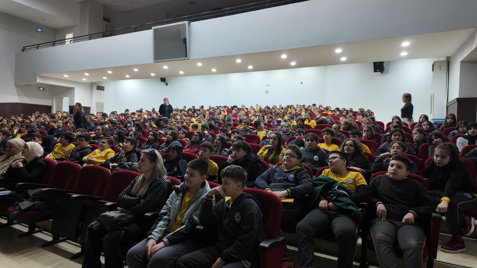 Okullarda sıfır atık bilinci eğitim ve iş birliğiyle büyüyor
Okullarda sıfır atık bilinci eğitim ve iş birliğiyle büyüyor