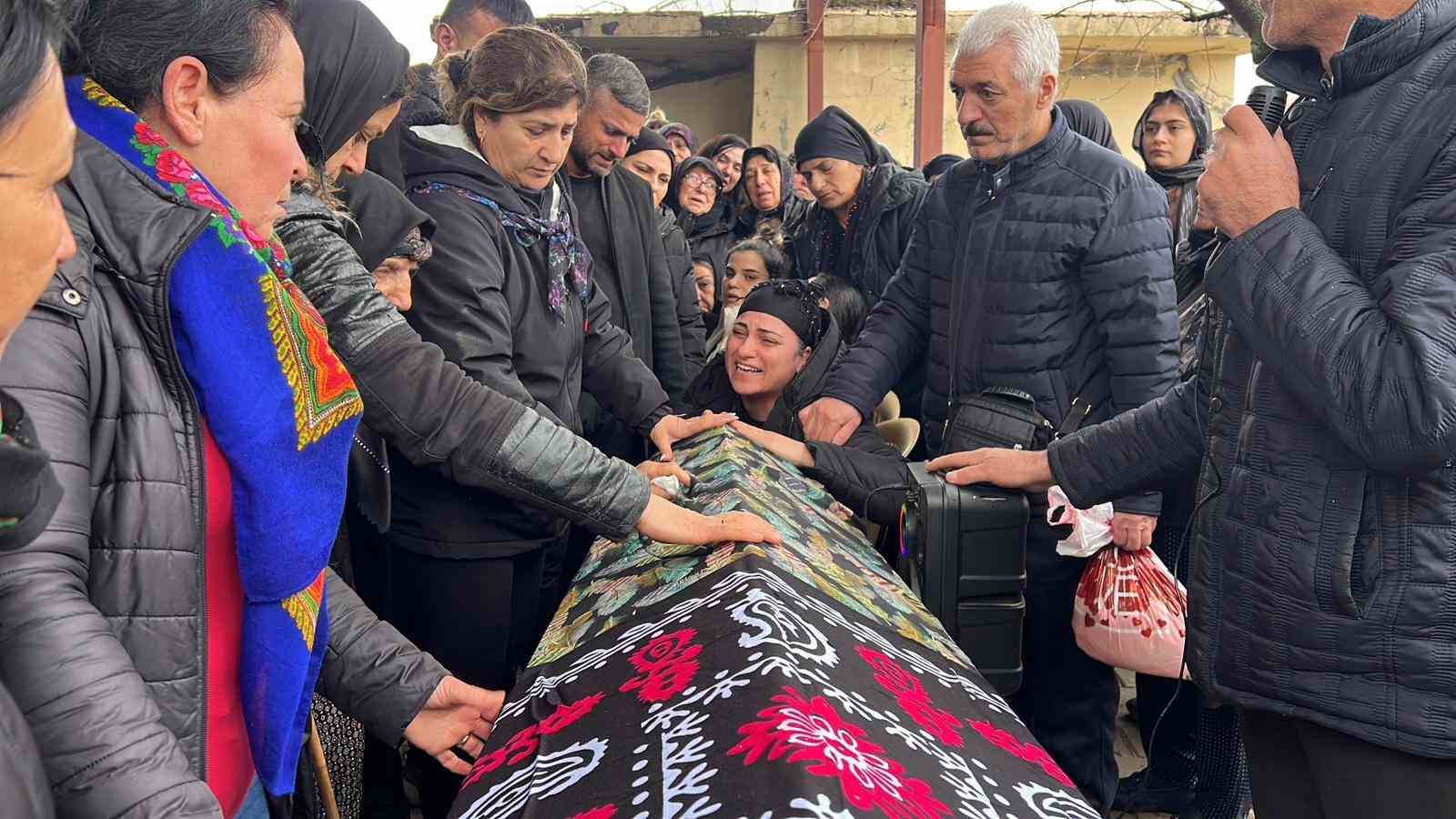 Öldürülen 2 çocuk annesi son yolculuğuna uğurlandı
