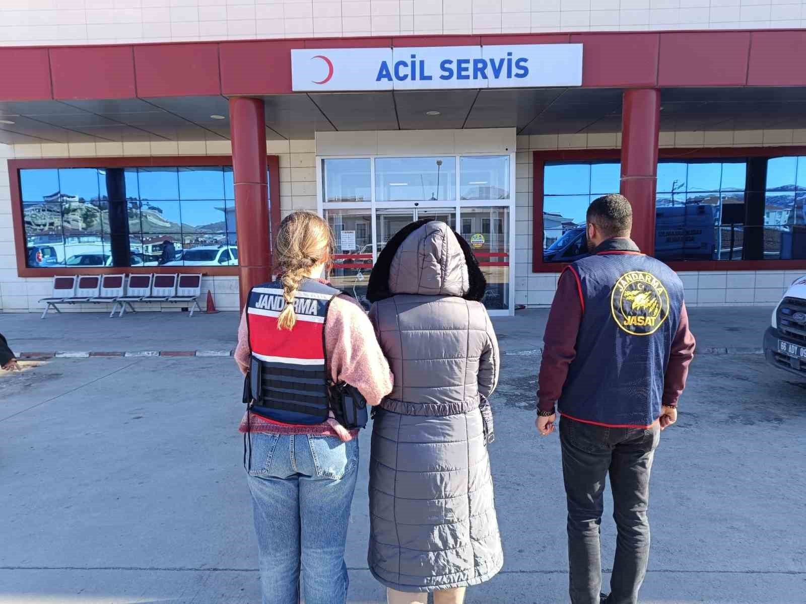 Ölen kardeşinin kimliğiyle 21 yıl devletin imkanlarından istifade etti
