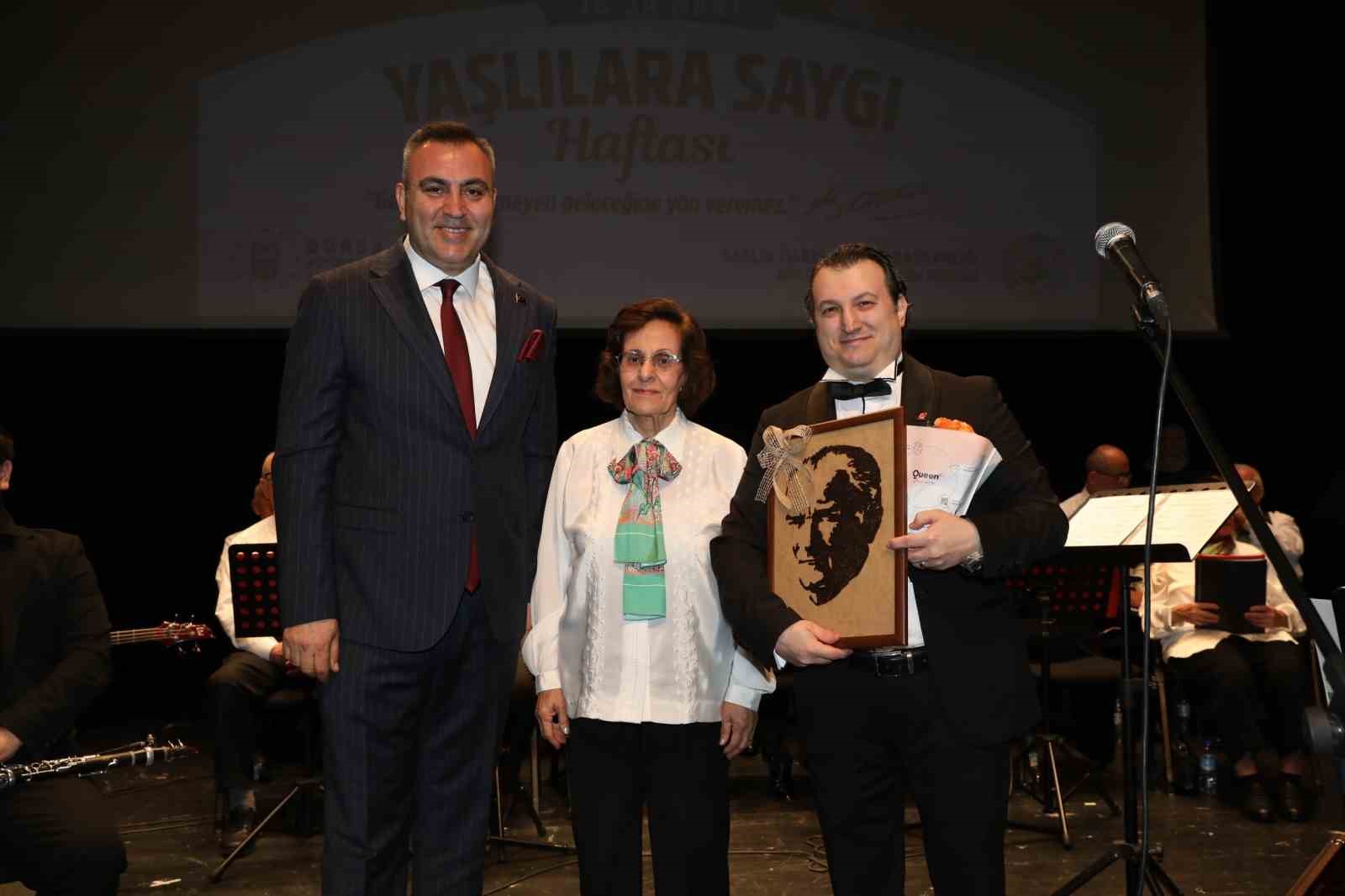 Olgun gençler, yaşlılara saygı haftasında hünerlerini sergiledi
