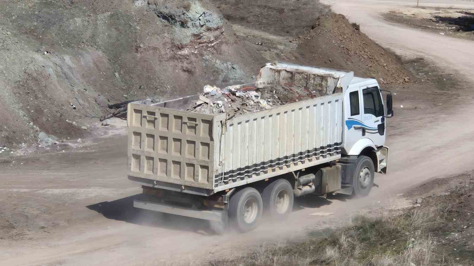 Olimpiyat şampiyonu Mahmut Demir çevre dedektifliğine soyundu: "Amasya’nın zirvesinde çevre kirliliği var"
