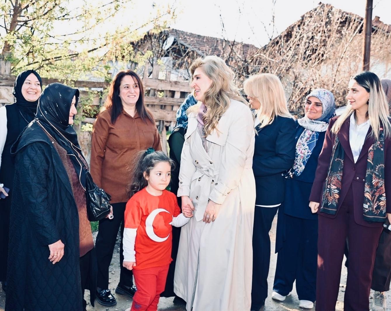 Ölmeztoprak’tan sahada yoğun temaslar
