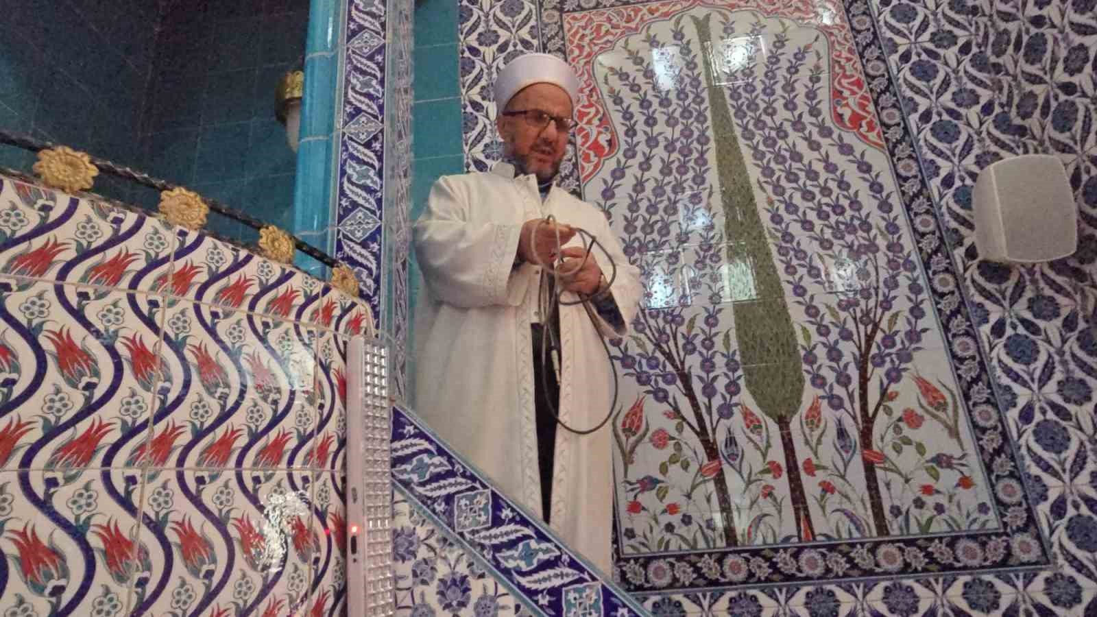 Oltalı hırsız camiden mikrofon çaldı
