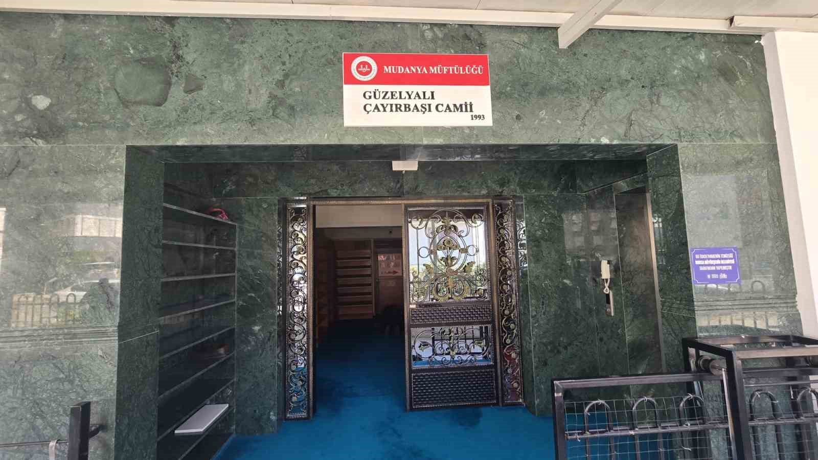 Oltalı hırsız camiden mikrofon çaldı
