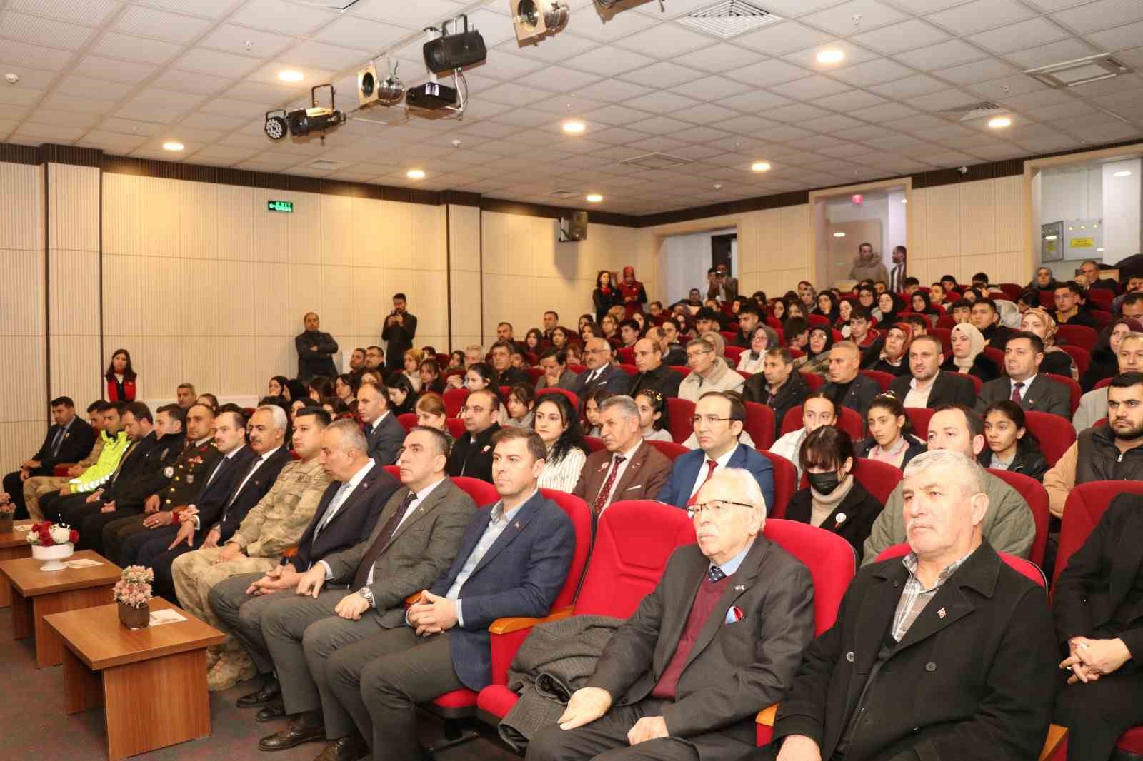 Oltu Mehmet Akif Ersoy Ortaokulu’nda, İstiklal Marşı’nın kabulü ve Mehmet Akif Ersoy’u anma programı
