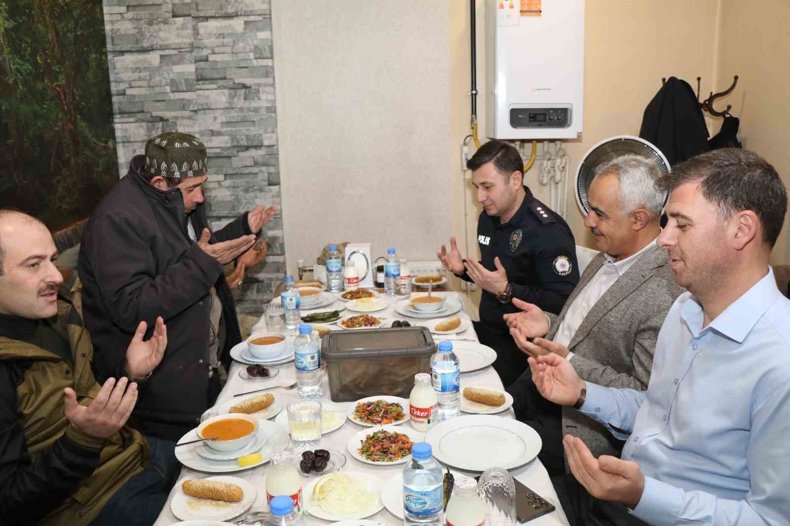 Oltu yürekleri ısıtan iftar
