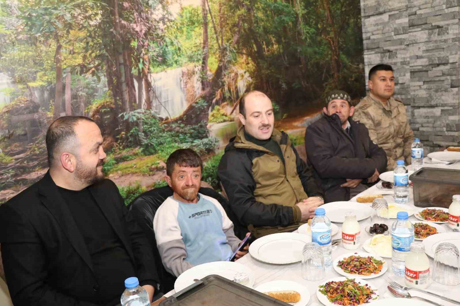 Oltu yürekleri ısıtan iftar
