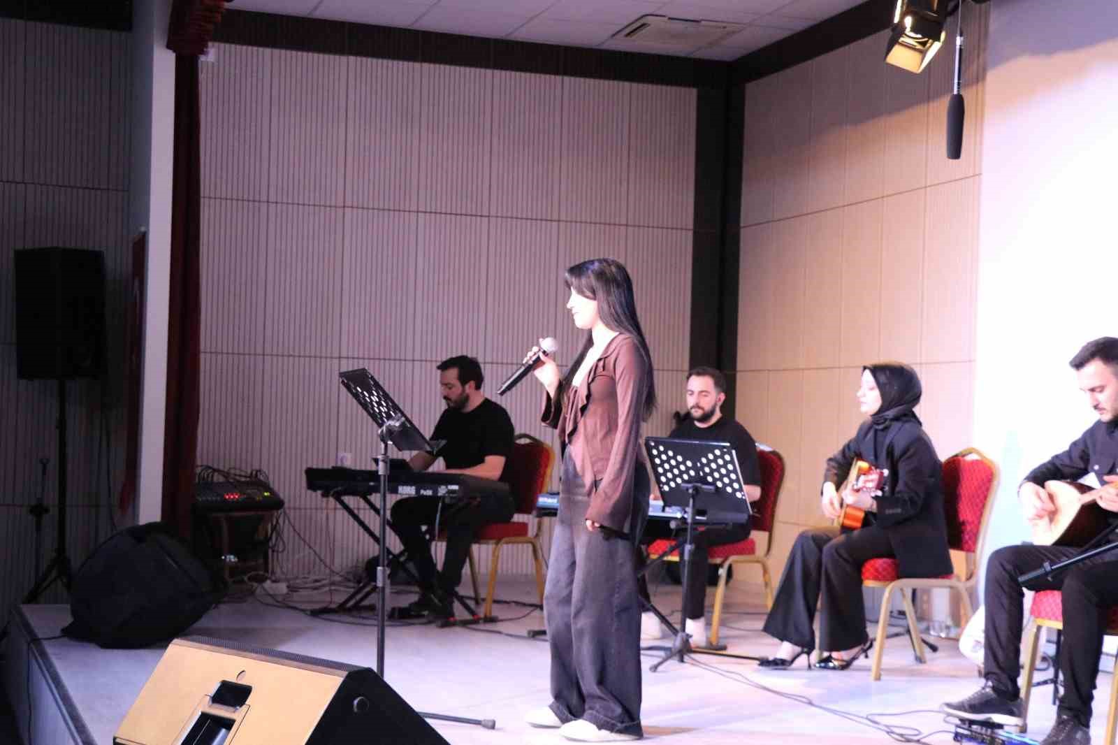 Oltu’da genç sesler ter döktü
