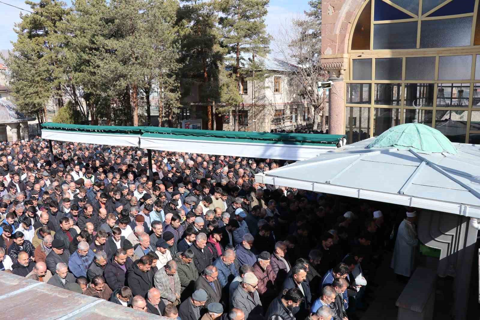 Oltu’da motosiklet kazası: 1 ölü, 1 yaralı
