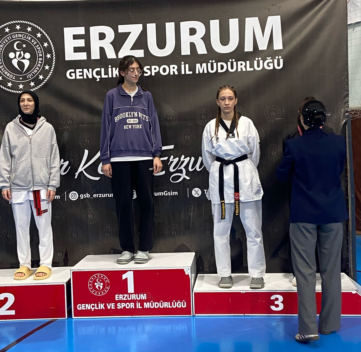 Oltulu taekwondocular Erzurum’dan madalyayla döndü
