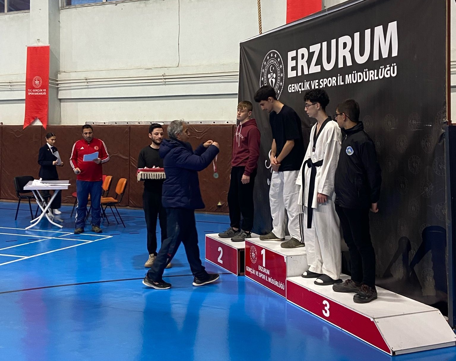 Oltulu taekwondocular Erzurum’dan madalyayla döndü
