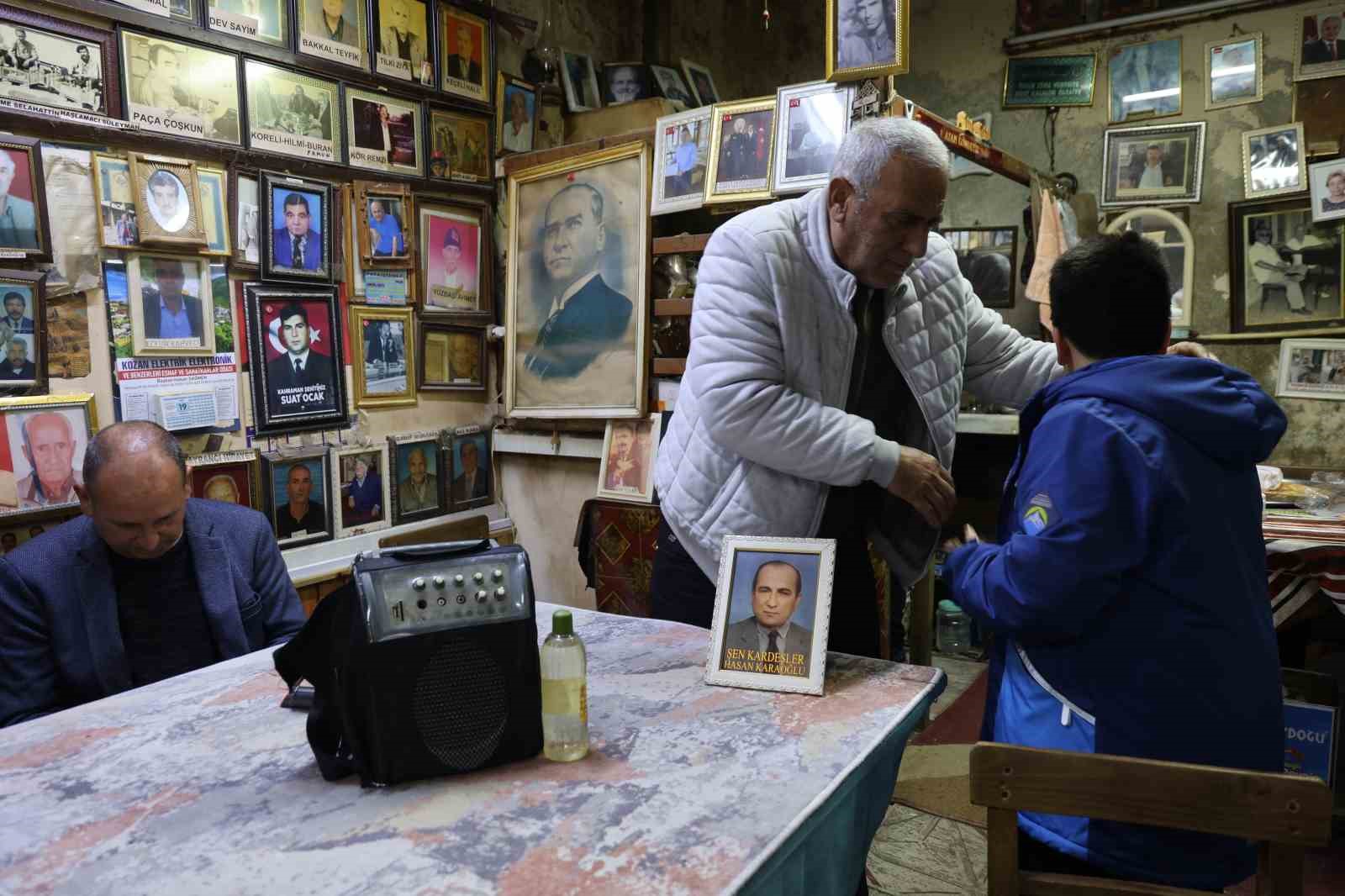 Ölüler Kıraathanesi’nde nostaljik bayramlaşma
