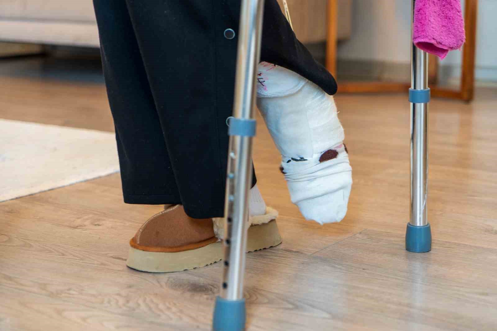 Ölümden döndü, gelen yorumlarla bir daha yıkıldı
