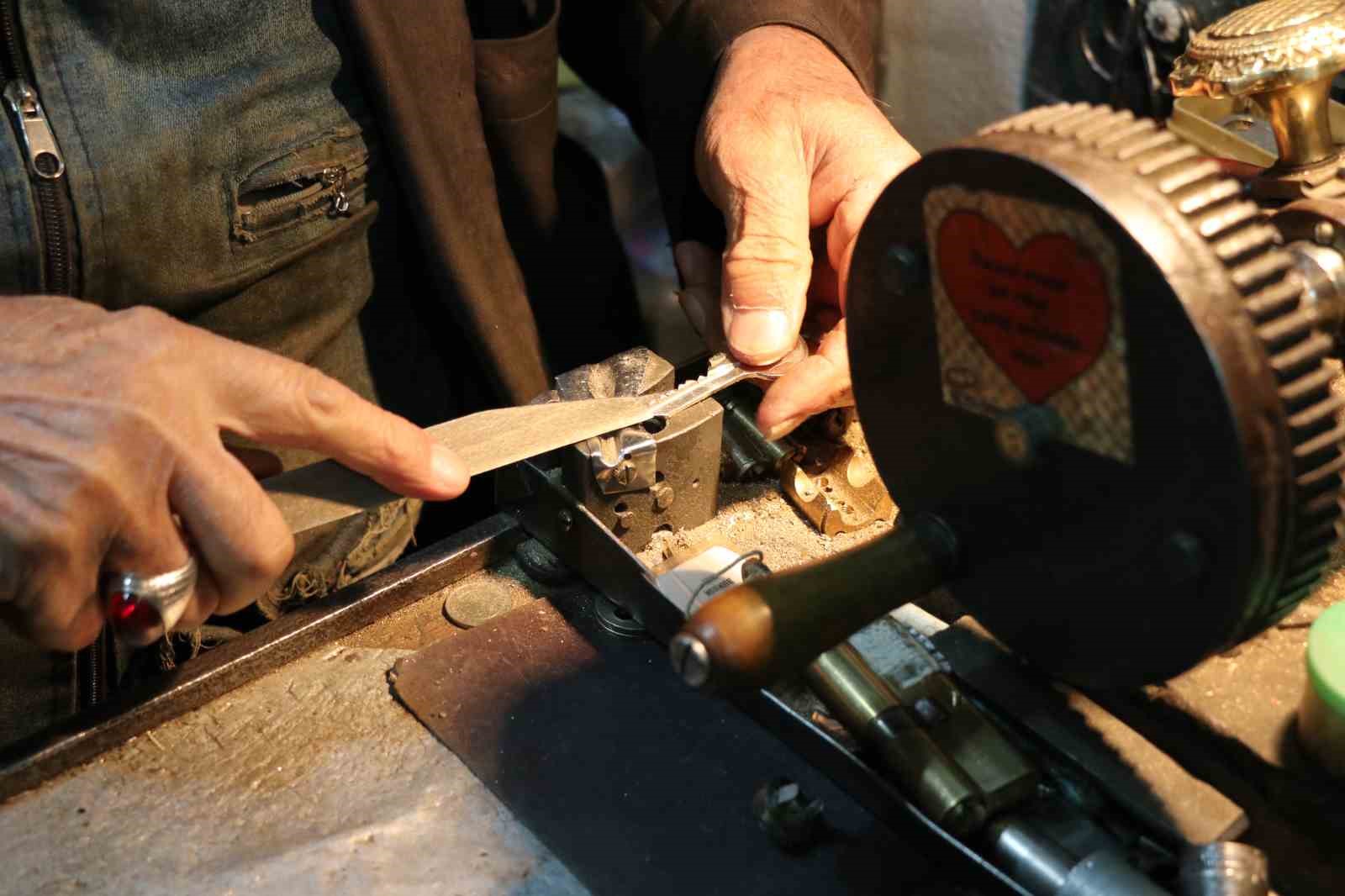 Ömrünü anahtara adadı, 84 yaşında hâlâ tezgâh başında
