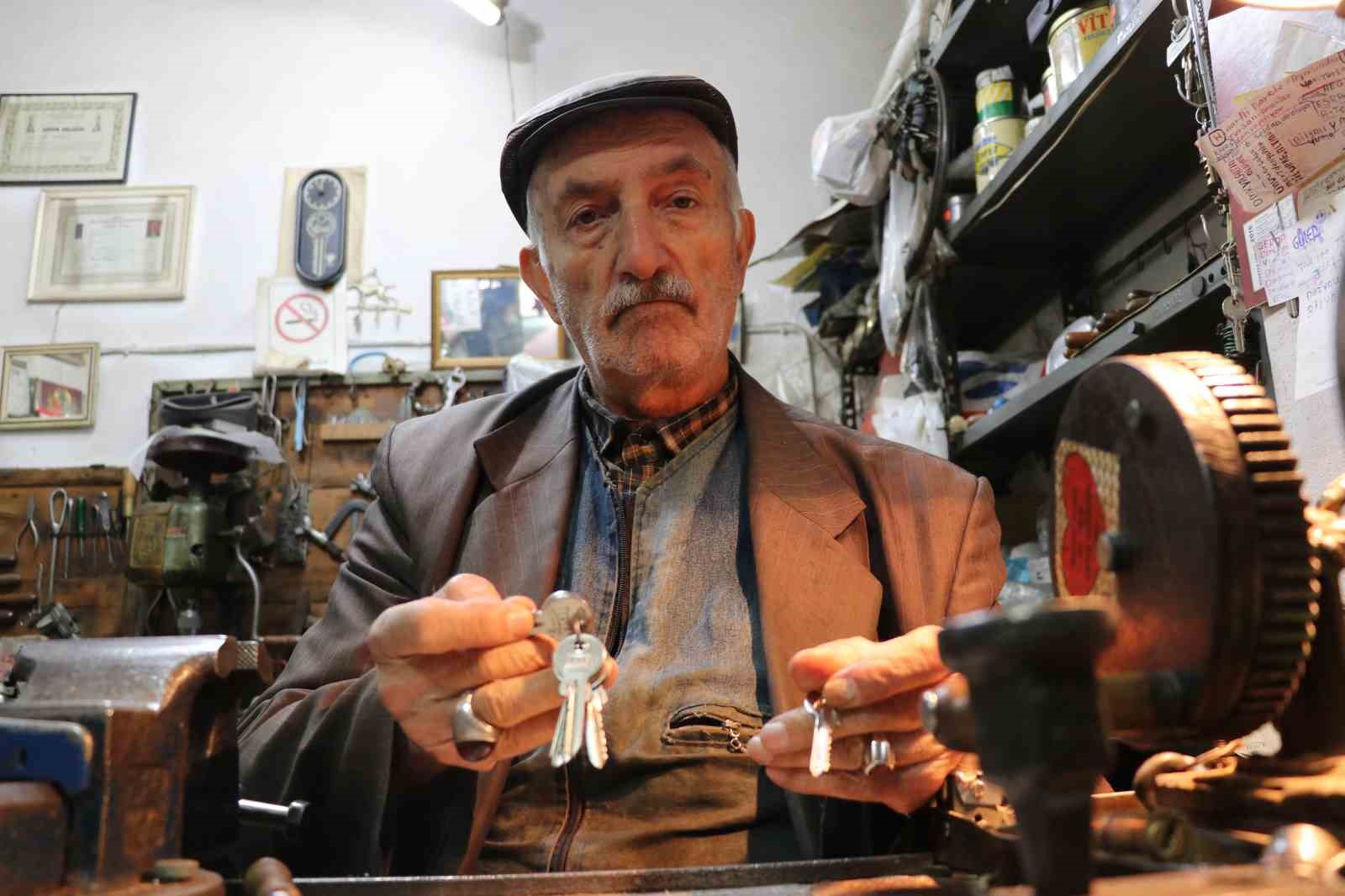Ömrünü anahtara adadı, 84 yaşında hâlâ tezgâh başında
