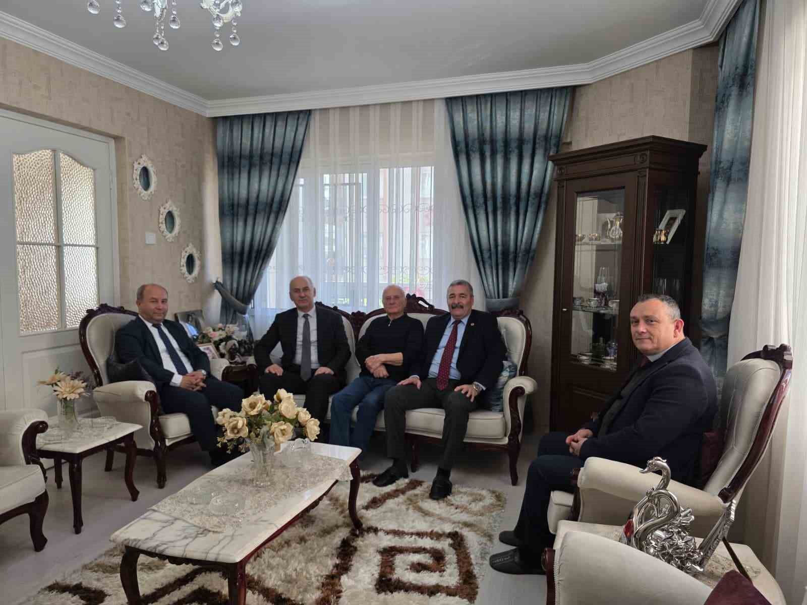 Ömrünü öğrencilerine adayan Varol öğretmen unutulmadı
