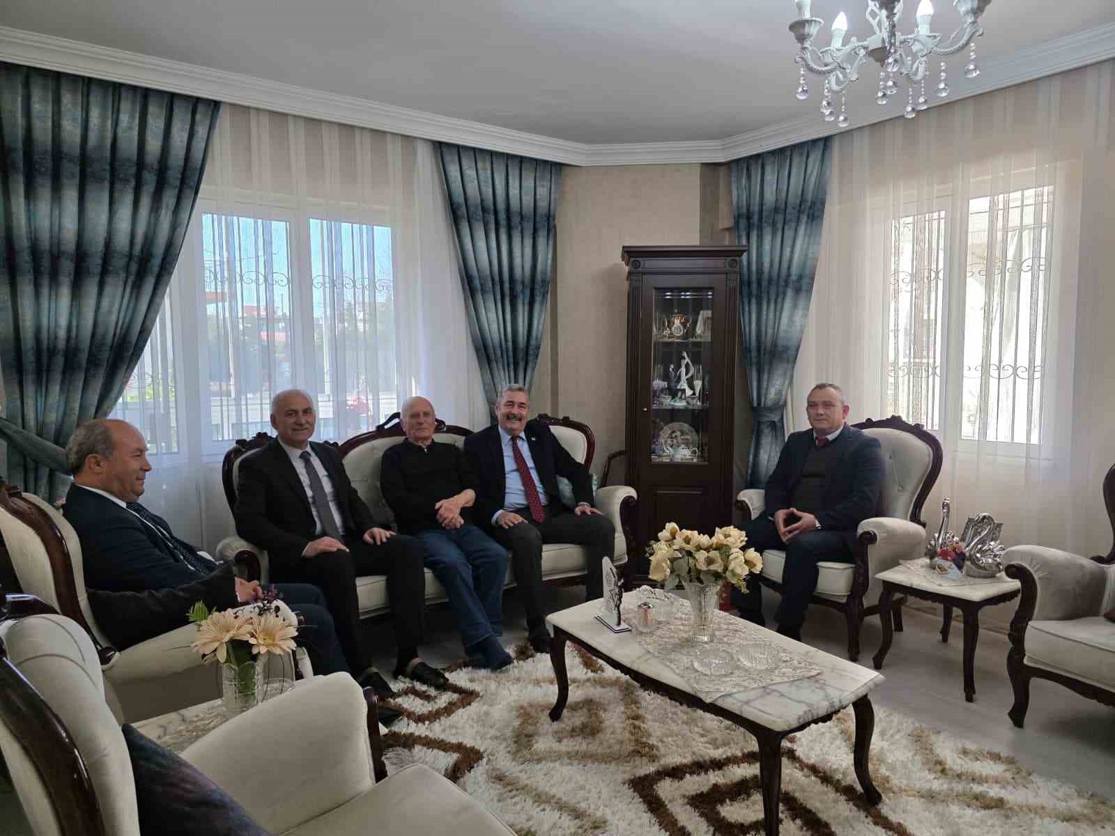 Ömrünü öğrencilerine adayan Varol öğretmen unutulmadı
