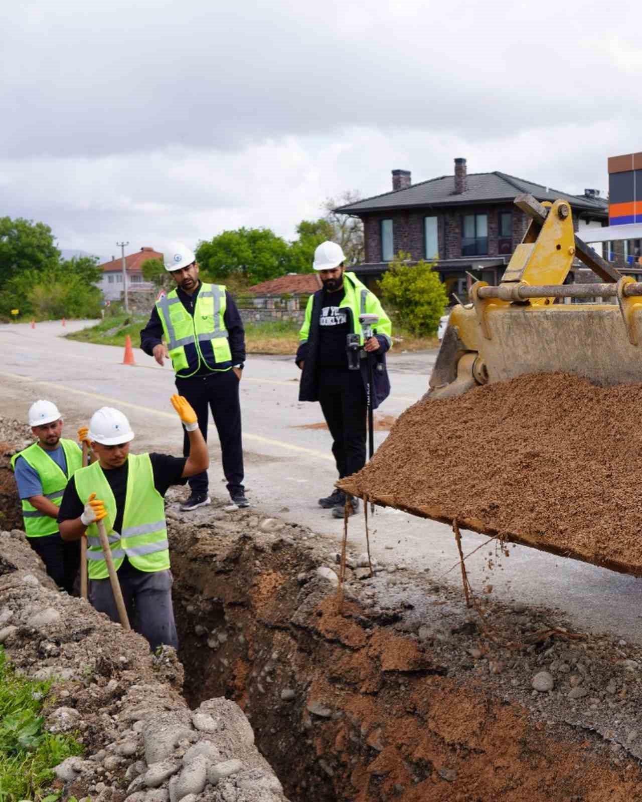 Ömrünü tamamlamış içme su hatları yenileniyor
