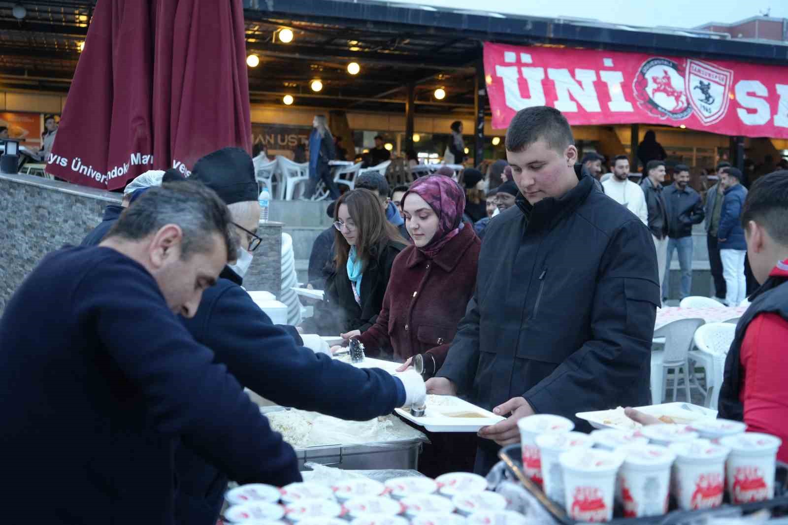 OMÜ’de 2 bin kişi aynı iftar sofrasında buluştu
