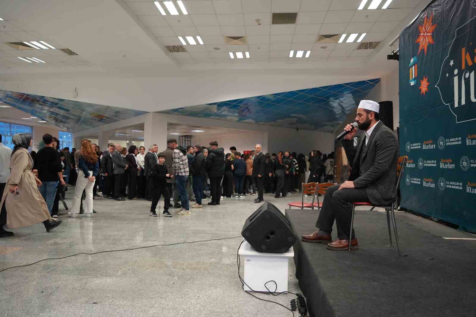 OMÜ’de 2 bin kişi aynı iftar sofrasında buluştu
