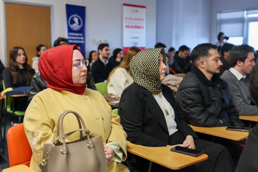 OMÜ’de "Cumhuriyet ve Kadınların Siyasal Temsili" söyleşisi
