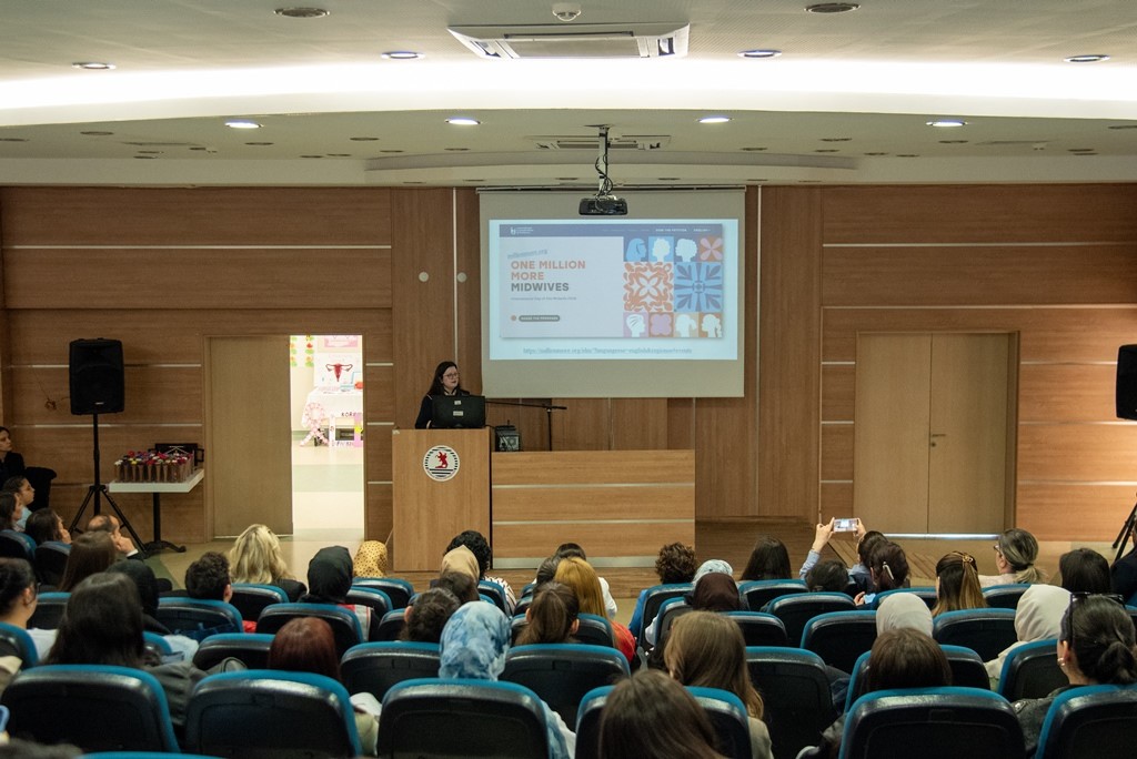 OMÜ’de Ulusal Ebeler Haftası etkinliklerle kutlandı
