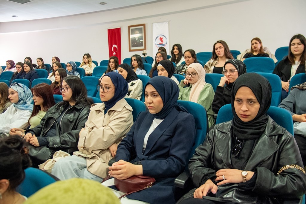 OMÜ’de Ulusal Ebeler Haftası etkinliklerle kutlandı
