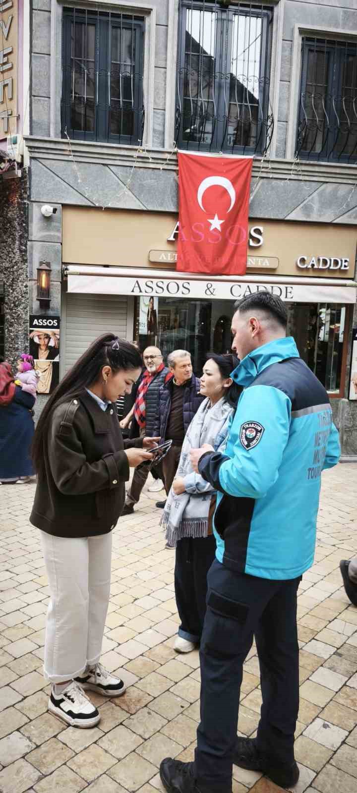 On binlerce turiste hizmet verdiler
