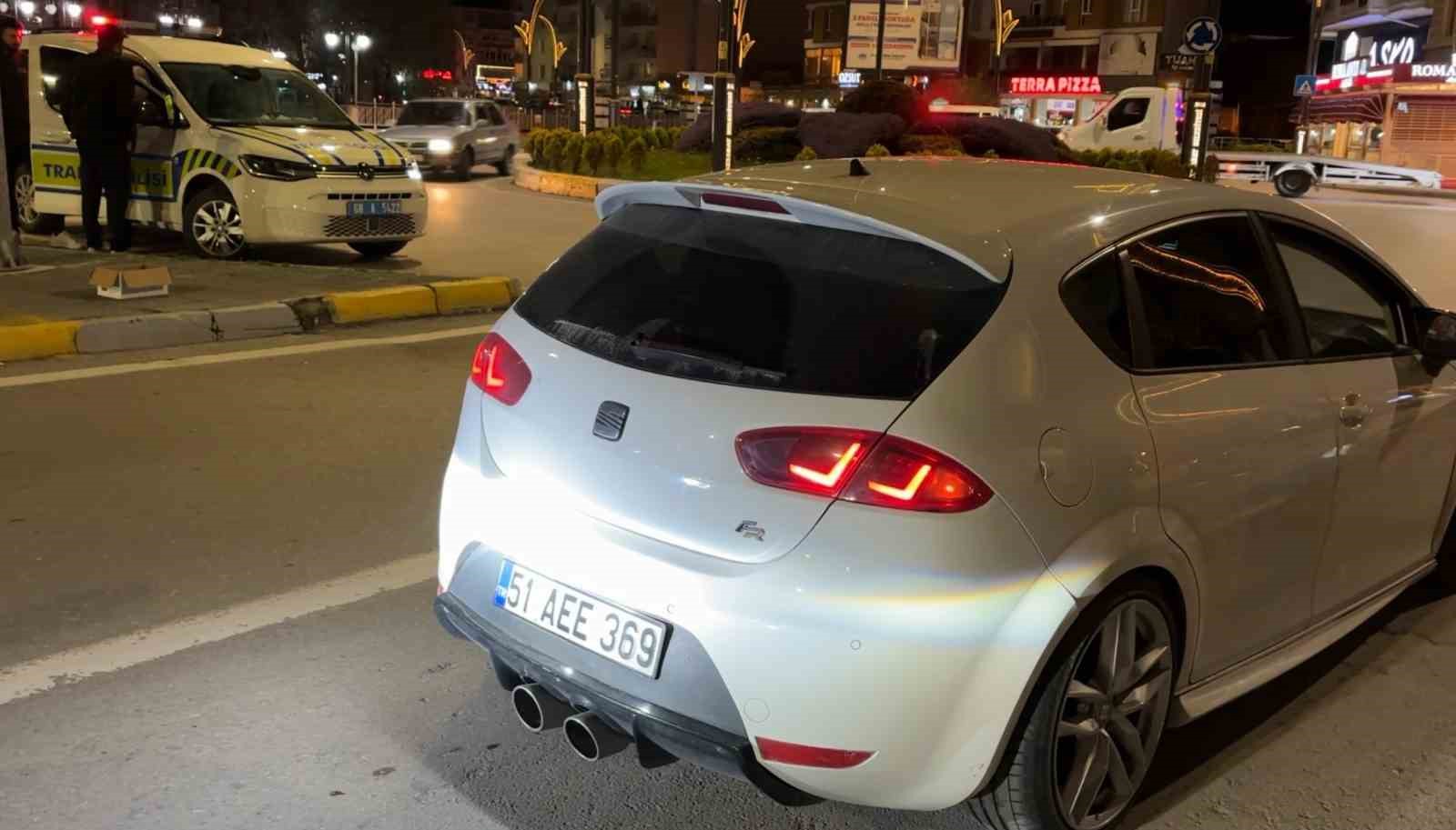 Ön plakası takılı olmayan araç sürücüsüne 4 bin lira ceza
