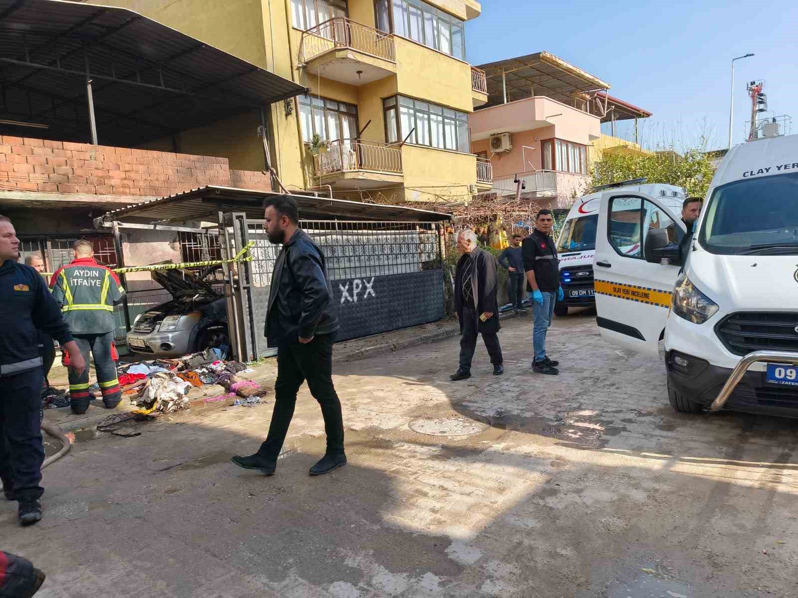 Önce arabasını ve evini yaktı, sonra silahla kendisine sıktı
Önce arabasını ve evini yaktı, sonra silahla kendisine sıktı