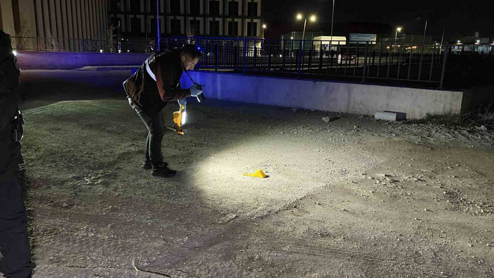 Önce darbettiler, ardından tabancayla vurup kaçtılar: 1 ağır yaralı
