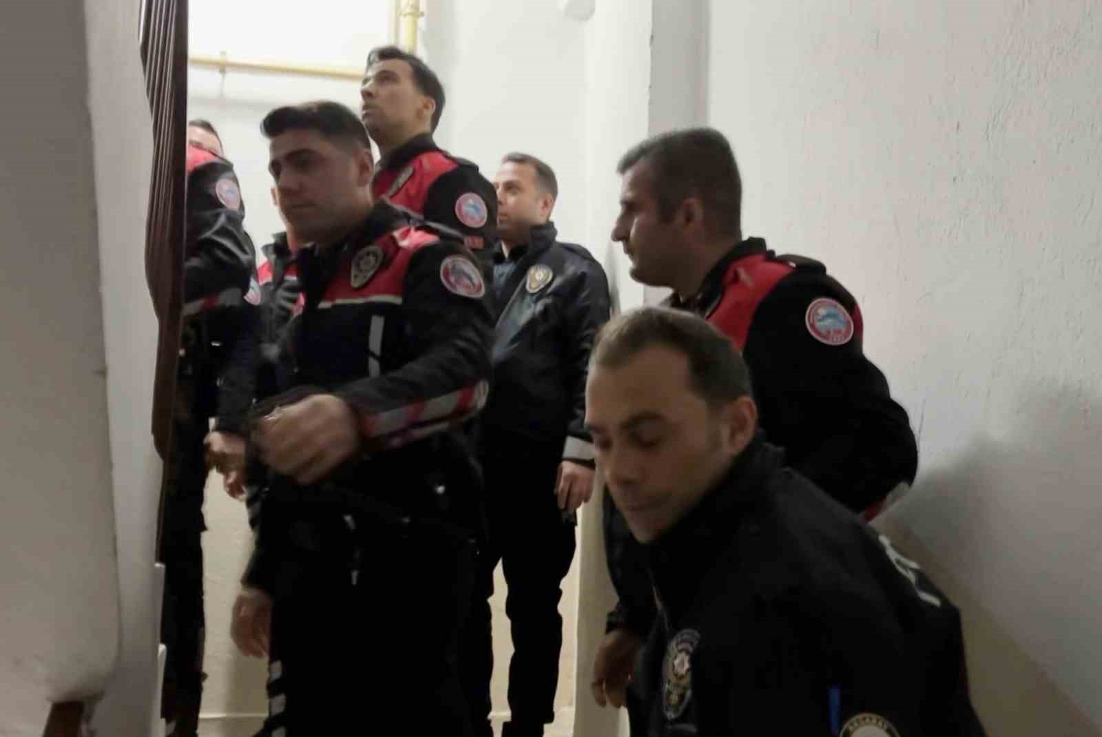 Önce eski eşini ve kuzenini ardından kendini vurdu: 3 ölü
