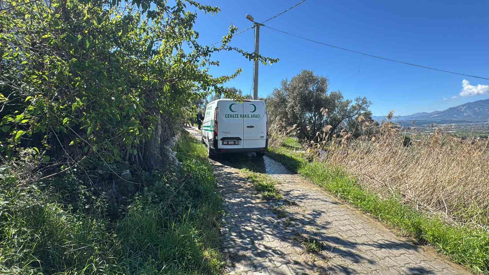 Önce karısını, sonra kendini vurdu
