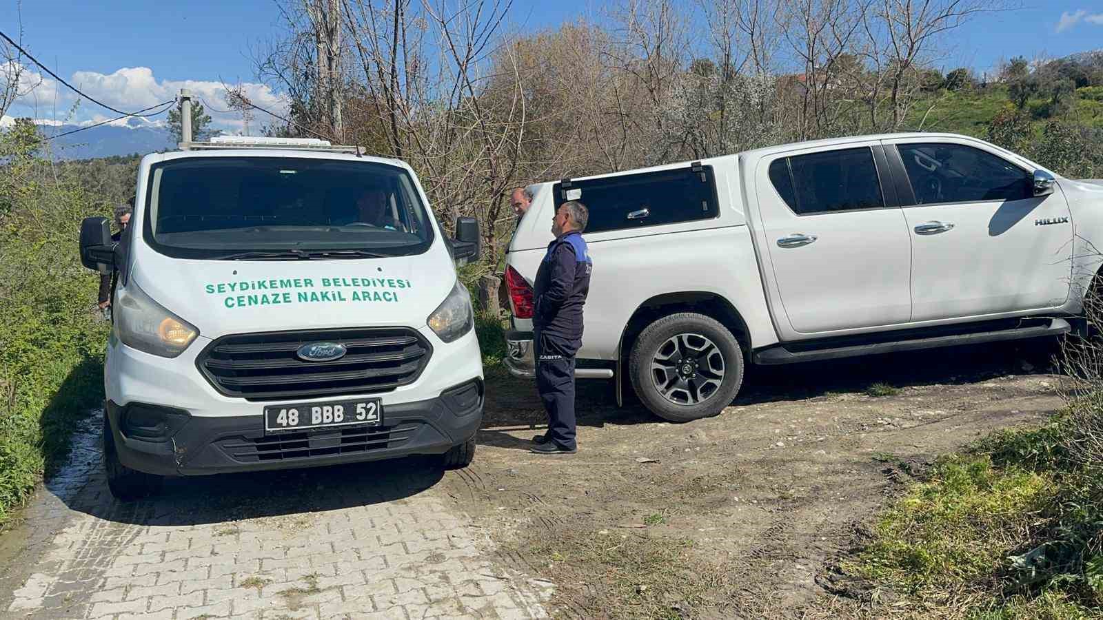 Önce karısını, sonra kendini vurdu
