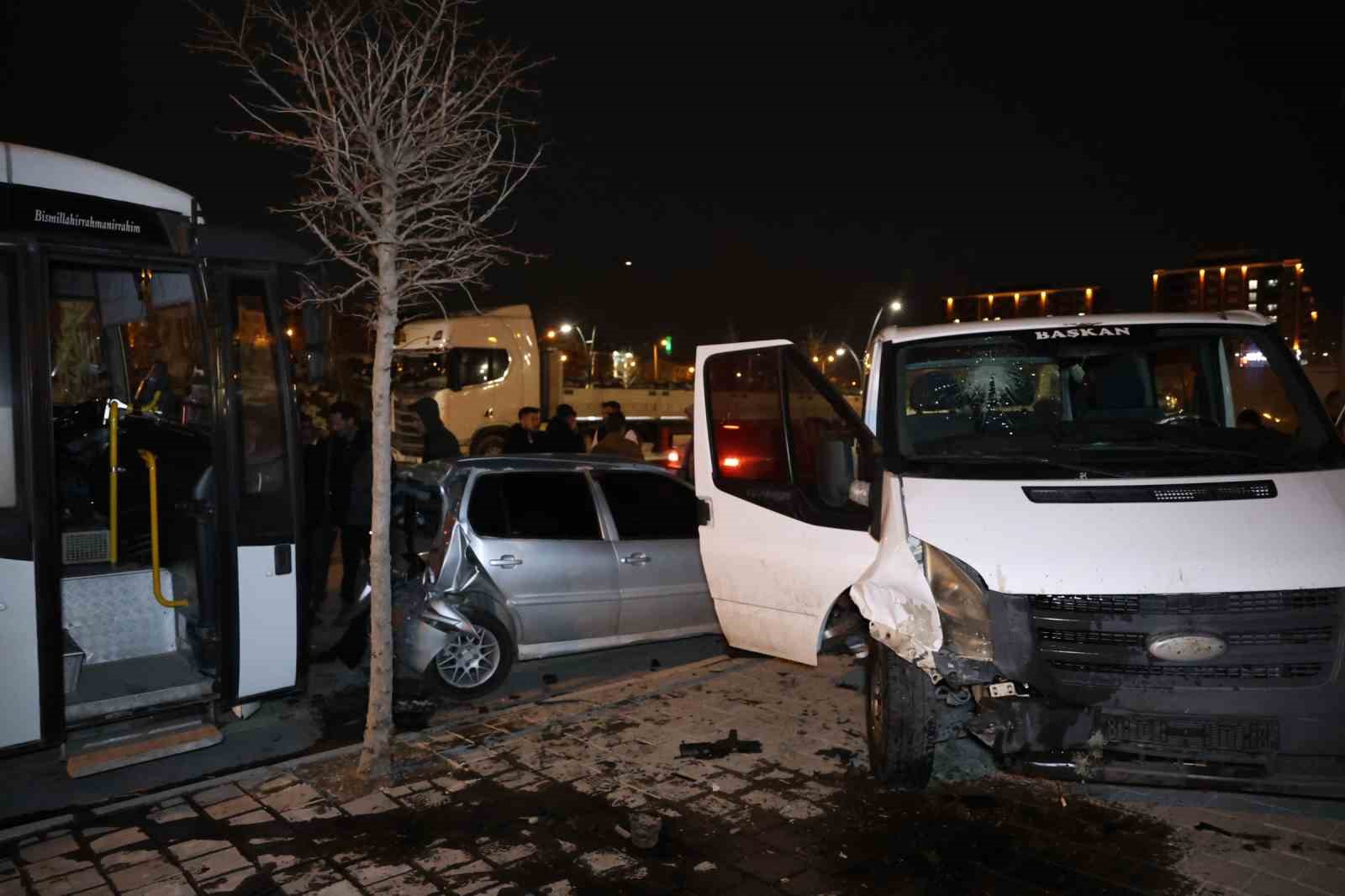 Önce kaza, sonra kavga ettiler: 2 yaralı
