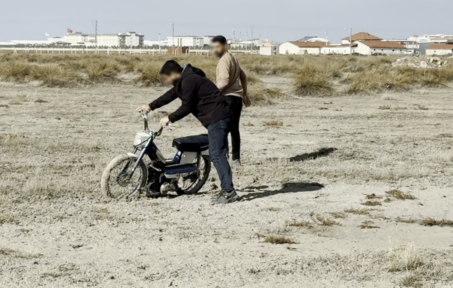 Önce motosikletiyle sonra yaya olarak kaçtı ama yakalanmaktan kurtulamadı
