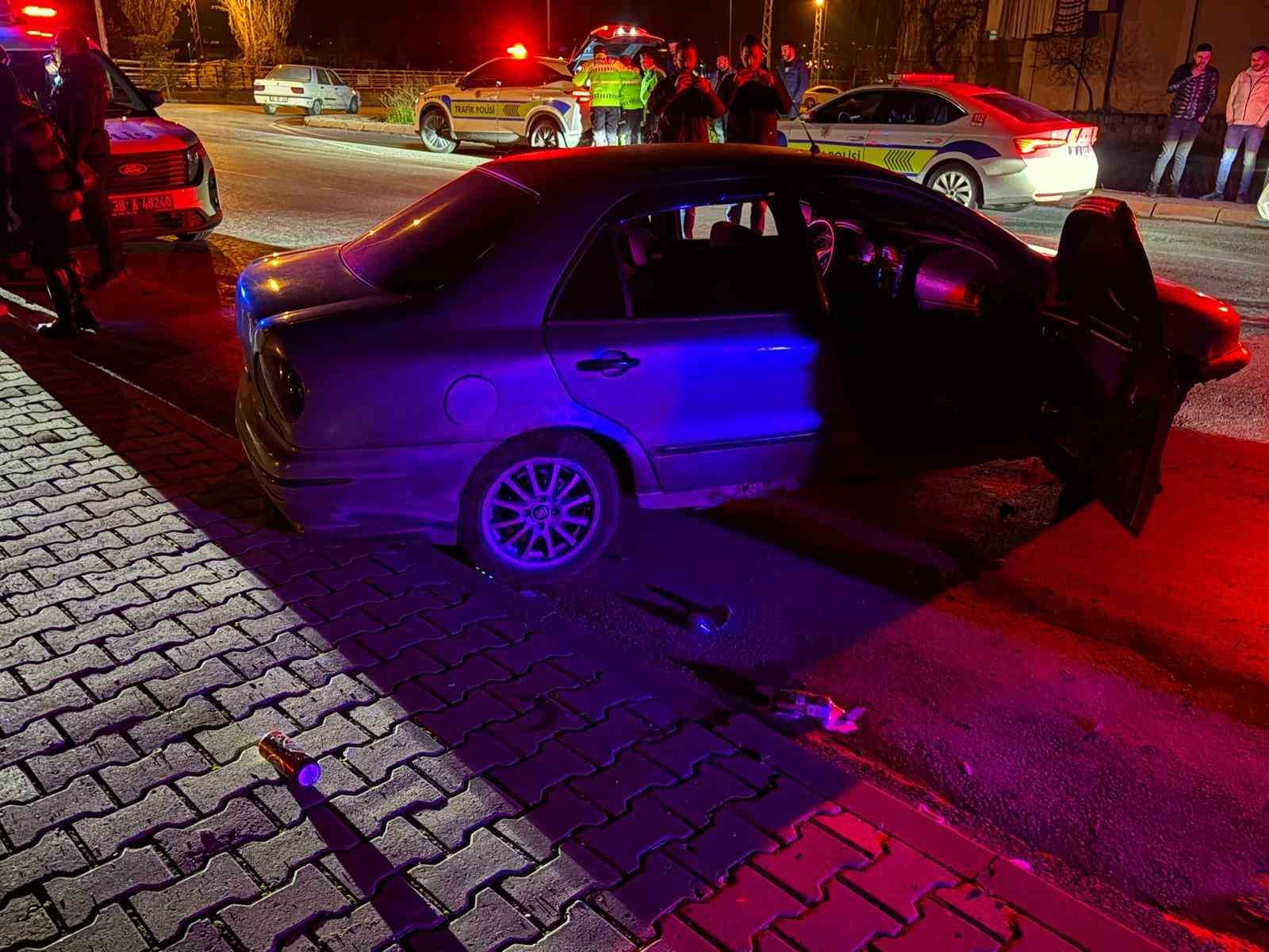 Önce telefonu, sonra da kelepçeyi bahane ederek alkol testini reddetti
