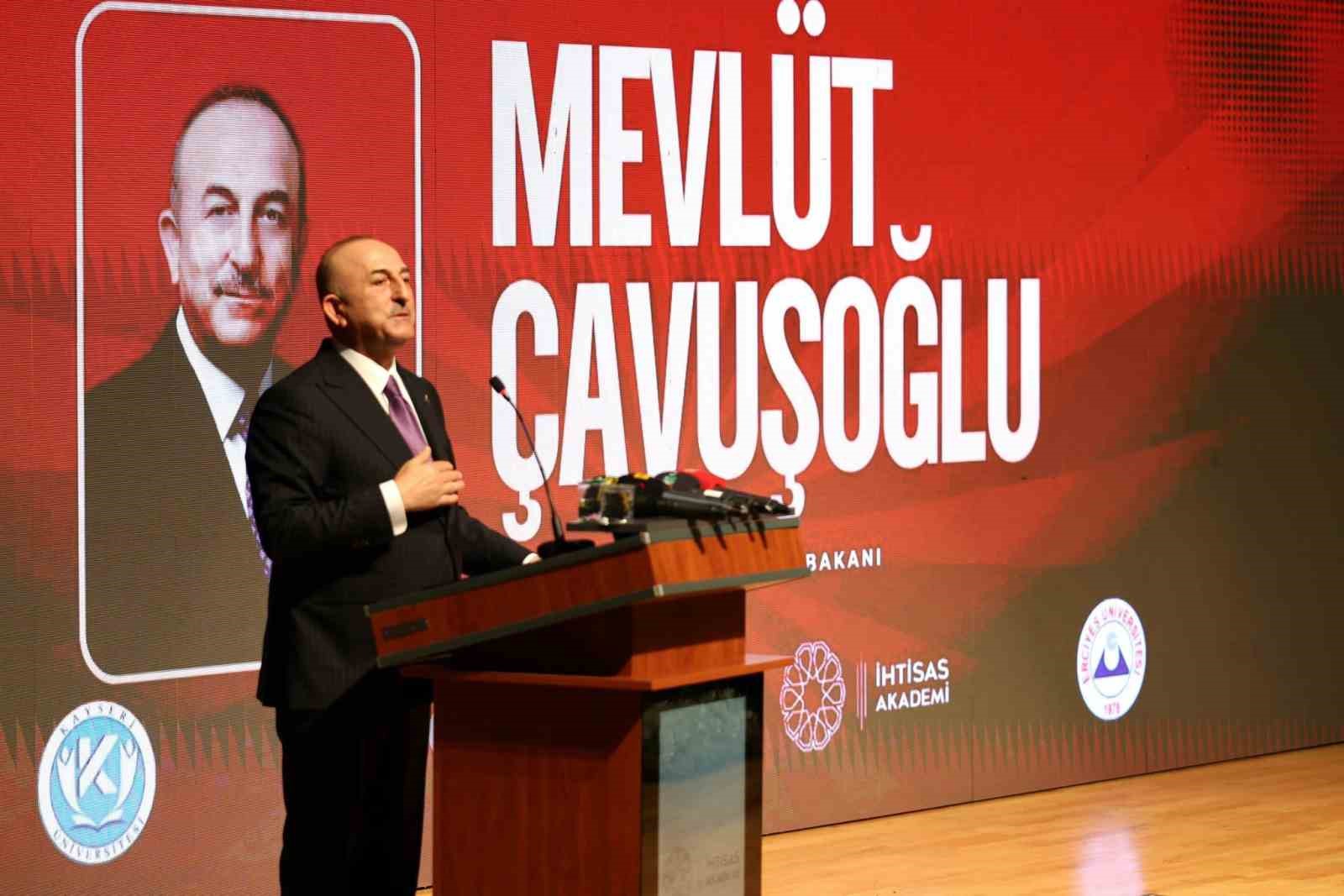 Önceki dönem Dışişleri Bakanı Çavuşoğlu, KAYÜ’de konferans verdi
