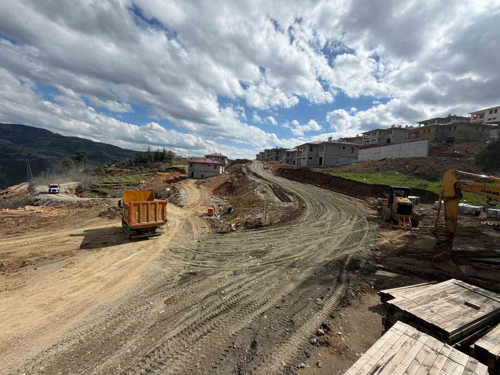 Onikişubat Belediyesi’nden 11 kırsal mahallede ulaşım yatırımı seferberliği
Onikişubat Belediyesi’nden 11 kırsal mahallede ulaşım yatırımı seferberliği