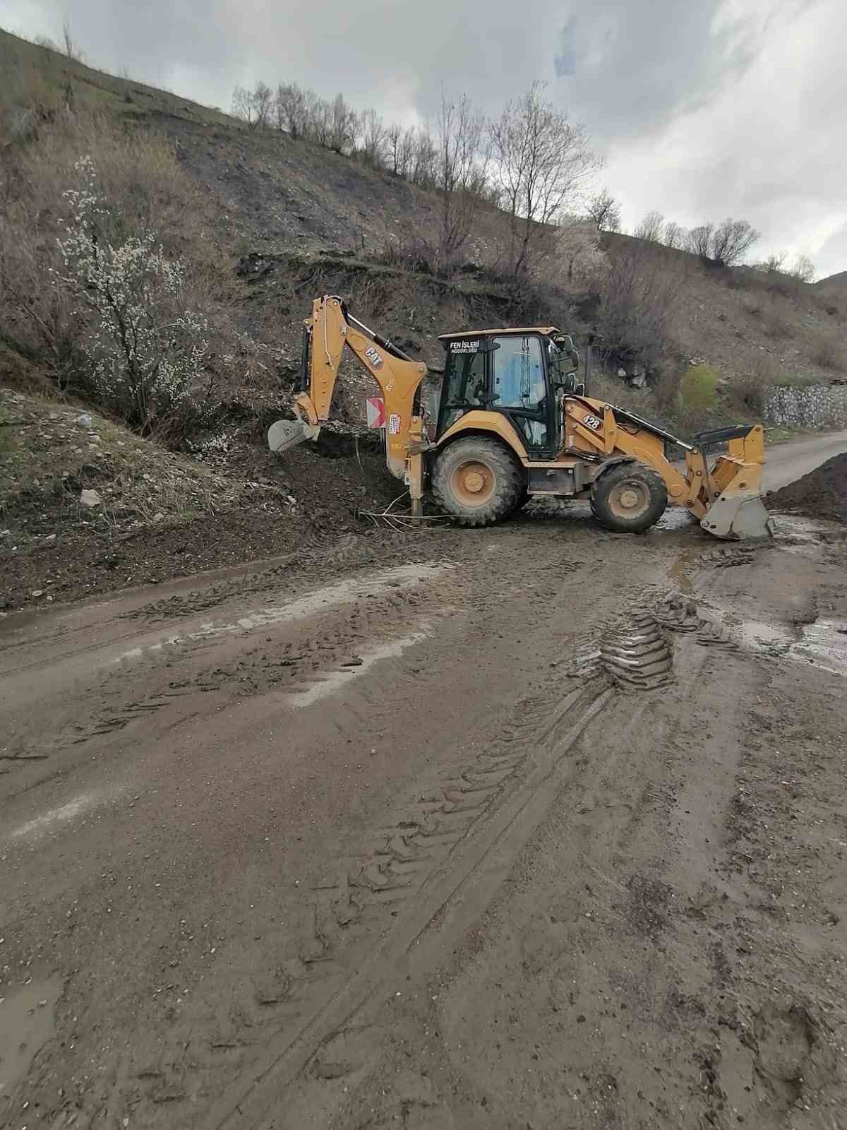Onikişubat Belediyesi’nden 11 kırsal mahallede ulaşım yatırımı seferberliği
Onikişubat Belediyesi’nden 11 kırsal mahallede ulaşım yatırımı seferberliği
