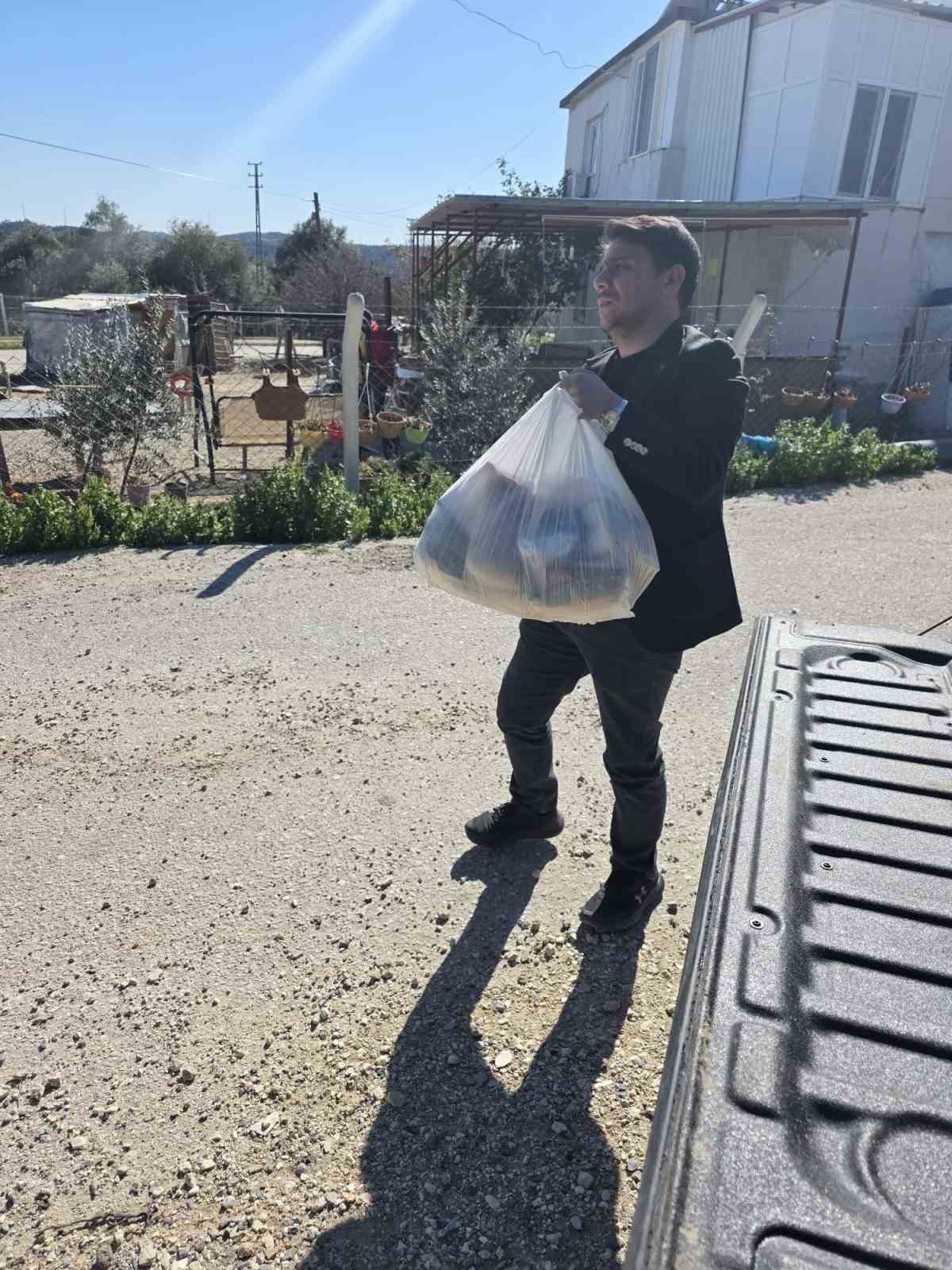 Onlarca aileye gıda kolisi dağıttı
