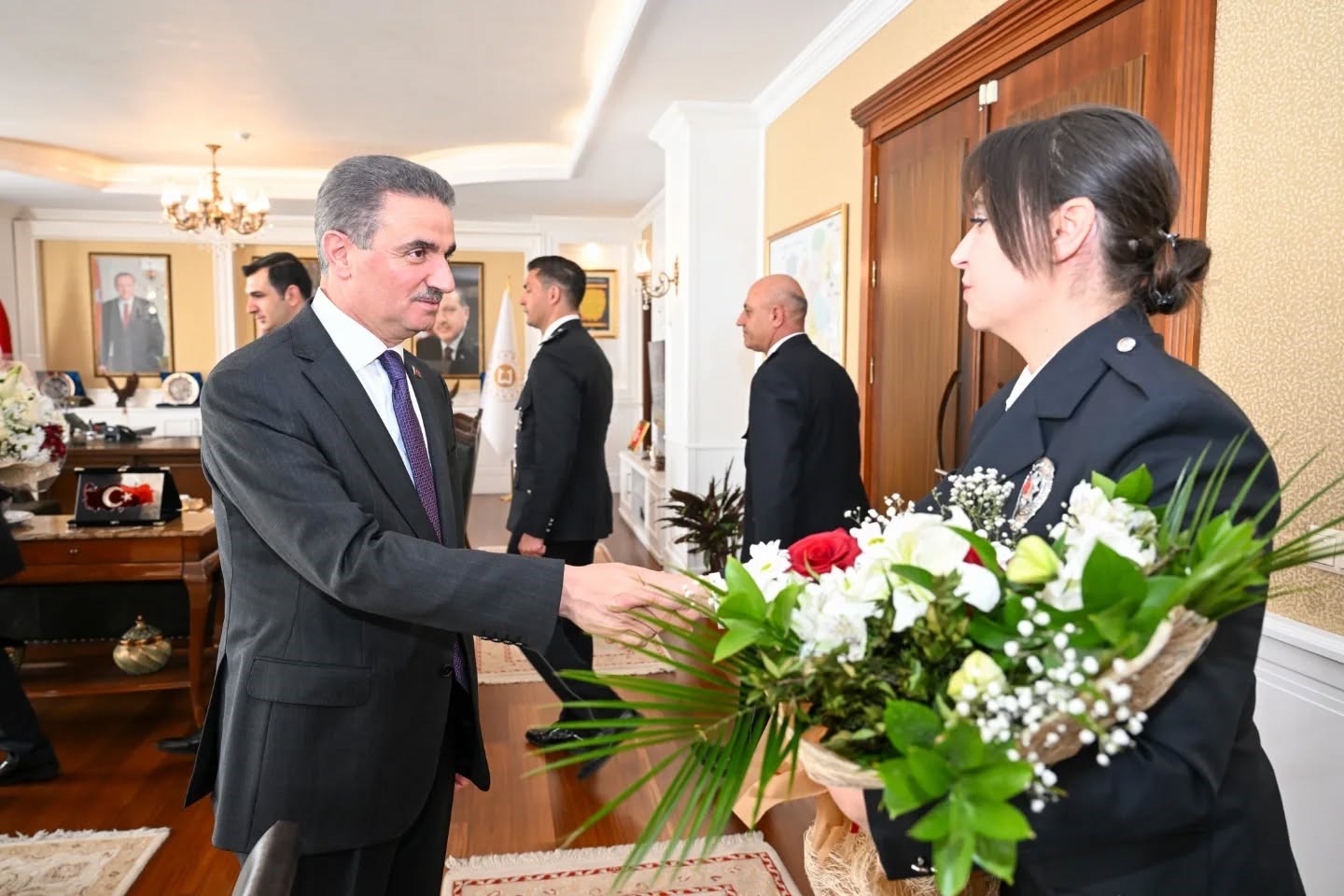 "Onların fedakârlık anlayışı her türlü takdirin üzerindedir"
