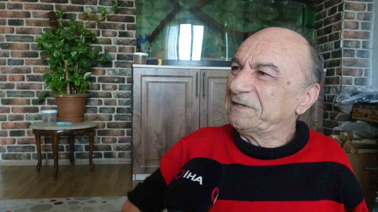 Onu görenler azmine hayran kalıyor: Ayaklarıyla tıraş oluyor, yemek yiyor, para üstü veriyor
Onu görenler azmine hayran kalıyor: Ayaklarıyla tıraş oluyor, yemek yiyor, para üstü veriyor