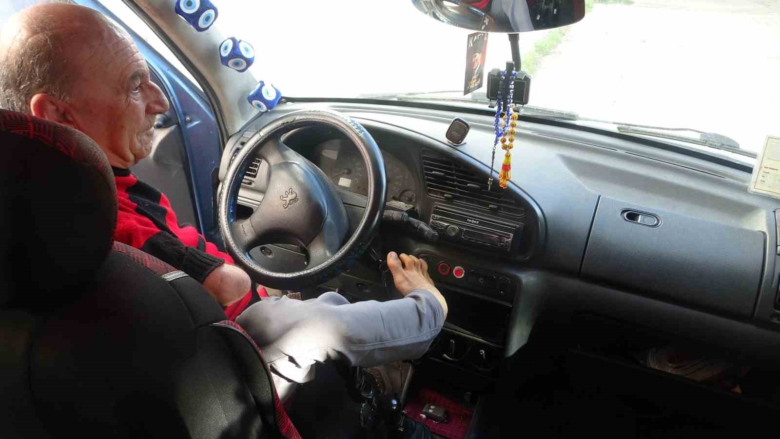 Onu görenler azmine hayran kalıyor: Ayaklarıyla tıraş oluyor, yemek yiyor, para üstü veriyor
Onu görenler azmine hayran kalıyor: Ayaklarıyla tıraş oluyor, yemek yiyor, para üstü veriyor