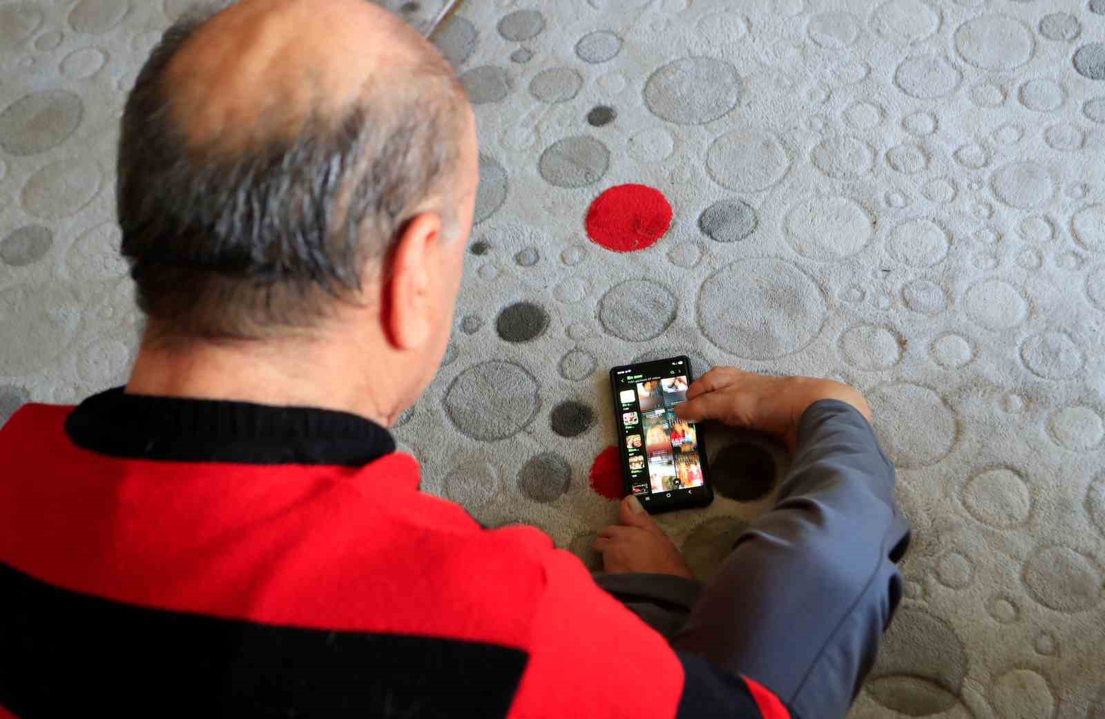 Onu görenler azmine hayran kalıyor: Ayaklarıyla tıraş oluyor, yemek yiyor, para üstü veriyor
Onu görenler azmine hayran kalıyor: Ayaklarıyla tıraş oluyor, yemek yiyor, para üstü veriyor