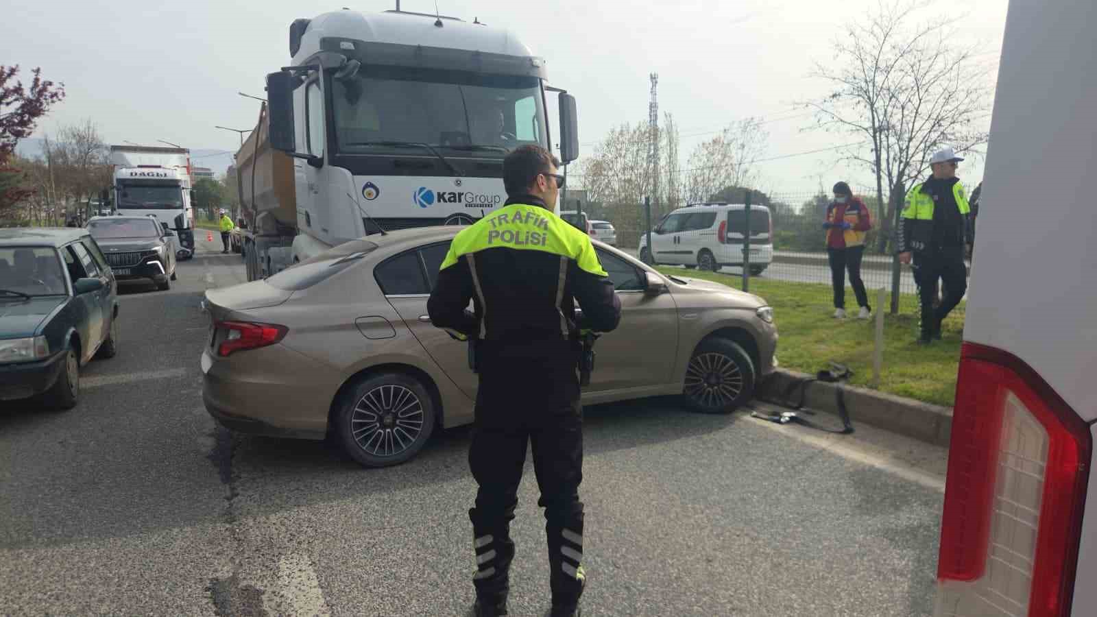 Önüne kattığı otomobili sürükledi
